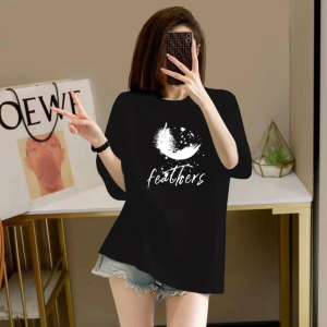 T-Shirt Wanita Lengan Pendek Ukuran Besar  Katun Tipis Bernapas  Desain Streetwear Longgar Slim Fit Kerah Bulat  Tren Musim Panas 2025 Gaya Korea Motif Fashion  Gaya segar dan sederhana  Santai  Rasa mewah dan premium  Tops Slip - on  Nyaman  Eksklusif