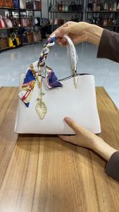 Túi xách công sở cao cấp charm chiếc lá tặng kèm khăn trang trí LILA TLA36