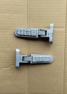 Để chân sau xe điện Ninja ( 1 đôi 2 bên )