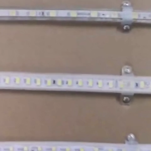 Klem Holder Lampu LED Strip 220V / Selang 3528 5050 + Sekrup Isi 10pcs