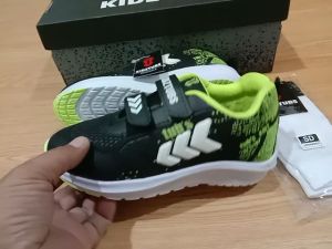 Sepatu Sekolah Anak Laki-Laki & Perempuan Warna Hitam Tali Perekat Velcro