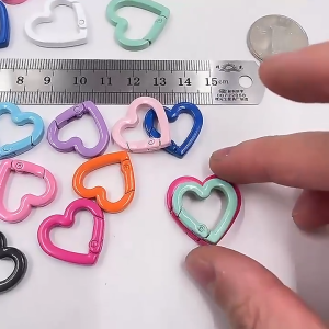 ManilaGo 1Pc Colorful Painted Heart Spring Clasp Carabiner Keychain Phone Charm DIY Accessories