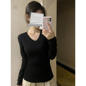Áo Thun Dài Tay Cổ Chữ V Màu Đen Dày Dặn Có Lót Lông Cừu Cho Nữ Mùa Thu Đông Áo Sơ Mi Cơ Bản Ôm Vừa Vặn Tăng Cường Sức Mạnh