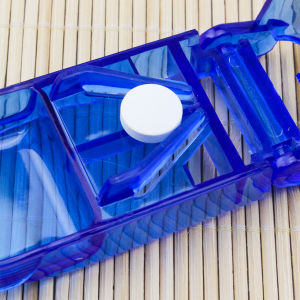 New GotGo กล่องตัดยา รุ่นใหม่ ใบมีดคม ที่แบ่งเม็ดยา ที่ตัดเม็ดยา ที่ตัดยา ที่แบ่งยา ตลับใส่ยา มีฟังก์ชันดูเลี่ยงกันเม็ต