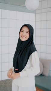 Jilbab Bergo Instan Alena Jersey Premium: Aksesori Hijab untuk Wanita