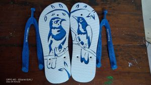 sandal ukir swallow gambar burung