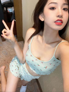 หวาน เด็กผู้หญิง ฤดูร้อน บริสุทธิ์ ผ้าฝ้าย มีฟองน้ำ ชุดนอน ชุดพร้อมแผ่นรองหน้าอกสั้น กางเกง เสื้อผ้าบ้านชุดสองชิ้นลายเชอร์รี่