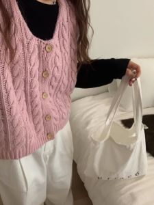 Thick Needle Wooden Buckle Vest Cardigan Female 2024 Spring & Fall New Knitwear Vest Waistcoat Cable Stitch Coat Top