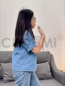 USB rechargeable mini fan can be used as a desktop fan stroller fan or clip-on fan strong air cooling fan