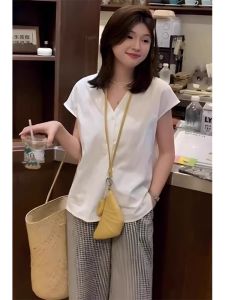 Elegant Loose Womens Short Sleeve T-Shirt V-Neck Beautiful White Summer Fashionable Top Cotton Material Versatile Style