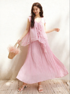 plusmall | Bộ Áo Chiffon Viền Xòe và Chân Váy Nếp