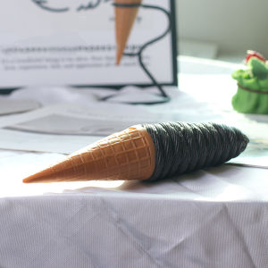 1PCS Simulation of a Pointed Ice Cream Cone with a Two-Color Pure Color Ice Cream Model Party Decoration Home Decoration Ice Cre