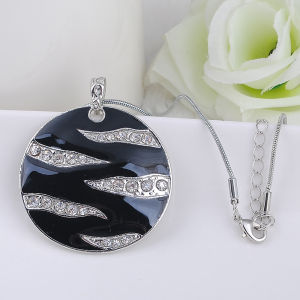 Trendy Charm Statement Rhinestone Necklace Eco-Friendly Material Design Durable & Stylish Jewelry Accessory