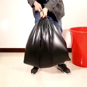 ถุงขยะสีดำ ถุงขยะ ถุงดำ เหนียว ถุงขยะดำเนื้อไม่ซึมไม่รั่ว เนื้อเหนียว ไม่สกปรก วัสดุ PE แข็งแรงใช้งานทนทาน ได้มาตราฐาน ไร้กลิ่น มี 5 ขนาด