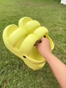 SL3 นิวคอลเล็ตชัน ใส่แล้วดูสูงเพราะน้องพื้นสูง 5-6 เซน รองเท้าแฟชั่นสายรัด 2 แบบ ทำจากวัสดุ Eva พื้นนิ่ม นำหนักเบาในระดับใส่สบายไม่ปวด สามารถใส่ได้ตลอดทั้งวัน