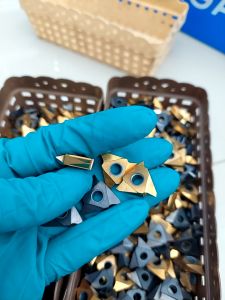 ด้ามเกลึงเกลียวตั้ง MTWHR1616H-4 / MTWHR 2020K-4 / MTWHR 2525M-4 และเม็ดกลึงเกลียวตั้งMTTR43 (T22) 45องศา สภาพเหมือนใหม่ใช้ได้ทุกมุม