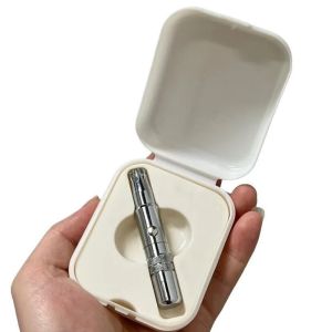 Smooth & Clean: Stainless Steel Manual Nose Hair Trimmer for Men - Portable & Washable!