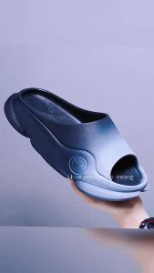 Shoe-Mosaic รองเท้าแตะชาย รองเท้าหัวโต รองเท้าแตะหัวโต รุ่นยาง EVA น้ำหนักเบา กันลื่น มีสายรัดข้อเท้า เหมาะสำหรับใช้ในร่มและกลางแจ้ง (มาใหม่) A016