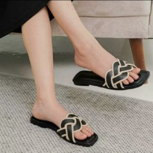Sandal keteplek buat acara kondangan