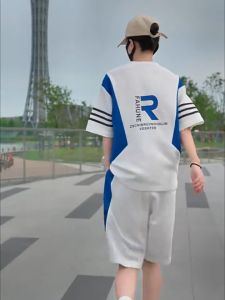 ผู้ชายและผู้หญิงใหม่เยาวชนฤดูร้อนผ้าไหมน้ำแข็งสไตล์เกาหลีอเนกประสงค์หลวมระบายอากาศชุดสูทแขนสั้น