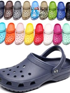 รองเท้าแตะชายหาดกันลื่นระบายอากาศสำหรับฤดูร้อนปี 2025 รองเท้าแตะแบบมีช่องสำหรับผู้ชายและผู้หญิงพร้อมหัวรองเท้าแบบกันน้ำขนาดใหญ่