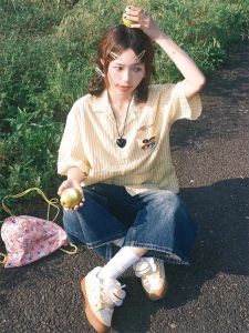 Áo Sơ Mi Nữ Tay Ngắn Màu Vàng Kẻ Sọc Cổ Polo Dáng Rộng Phong Cách Hàn Quốc Mùa Hè 2025 Áo Khoác Ngoài Đa Năng Thoải Mái