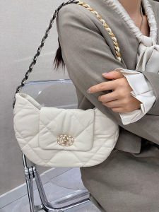 กระเป๋าสะพายข้างหนังนิ่มสไตล์สตรีท กระเป๋าสะพายข้างทรงกลมสำหรับผู้หญิง กระเป๋าสะพายข้างแบบสะพายไหล่เดี่ยว กระเป๋าสะพายข้างแบบใหม่ปี 2025