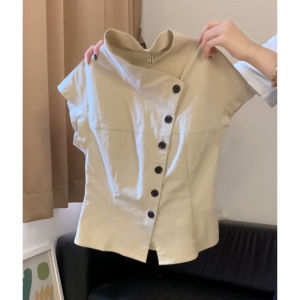 Karrar betsey | Bộ Áo Blouse Ngắn Tay Dễ Thương và Chân Váy Denim Xẻ Tà Không Đều
