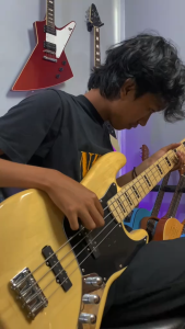 Bass Elektrik Merk KOWE Seri KJB-70 Free Packing Kayu