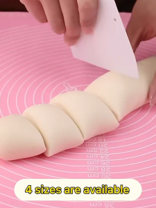 Papan Pemotong Roti 1Pcs  Dough Scraper Baking Plastic Cutter Pastry Dough Cake Food Kitchen Tool Trapezoid Plastic Dough Cutter 面团切板