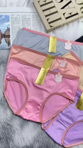 [แพ็ค 3 ตัว] กางเกงในผู้หญิง ทรงเอวกลาง UNDER SLIM ผ้านุ่ม ยืดหยุ่น ระบายอากาศดี