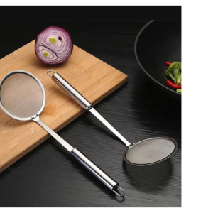 Stainless Steel Fat Skimmer Spoon Fine Mesh Food Strainer Cooking Oil Sieve Colander Grease Strainer Ladle for Kitchen Frying Hot Pot