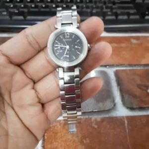 Đồng hồ nữ 6 kim UNTITLED mặt đen dây thép đúc second hand Japan