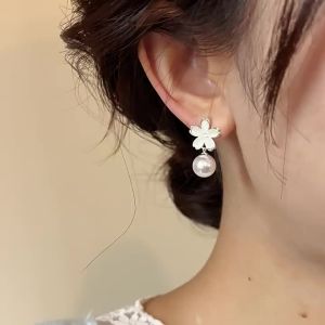 WENXI | Bông Tai Hoa Trắng Đính Ngọc Trai Phong Cách Resort Hàng Ngày