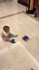 Xe địa hình bánh phát sáng có đèn có nhạc cao cấp