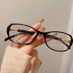 Glasses for Nearsighted Fashionable 0to-300 Photochromic Glasses Suitable for Women with Detachable Lenses for Myopia