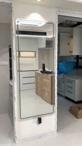 HERON กระจกเต็มตัว กระจกตั้งพื้นทรงสูง(กระจกแตก ยินดีคืนเงิน) กระจกตัวเต็มสไตล์โมเดิร์นพร้อมไฟ LED อัจฉริยะในห้องน้ำ ห้องนั่งเล่นสไตล์นอร์ดิก