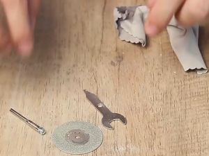 ใบตัดขนาดเล็ก แพคละ 10 ชิ้น+แกน 1ชิ้น ใบตัดเพชรแกน 3มม. ขนาดØของใบตัด 20มมและ 30มม