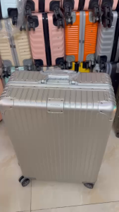 vali  nhôm nguyên khối cao cấp bản 1:1