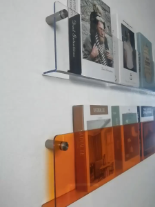 นวางหนังสือแบบติดผนัง อะคริลิคใส ไม่ต้องเจาะรู ชั้นวางโชว์ ชั้นวางหนังสือ สำหรับวางหนังสือ นิตยสาร ซีดี และอื่นๆ