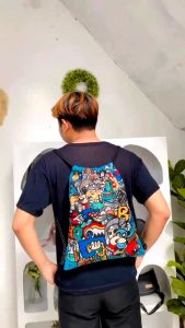 TAS SERUT: Tas Kanvas Print Karakter Wanita & Pria