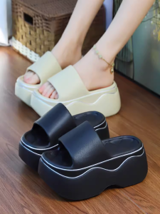 High Heel Shit Feeling Thick Sole Height Increasing Slippers Home Indoor Deodorant and Non-Slip Outwear Womens Fashion All-Matching Beach