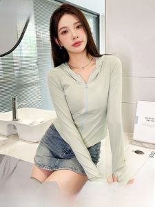 MiiOW | เสื้อคลุมกันแดดผ้าไหมน้ำแข็งทรงเข้ารูปสำหรับผู้หญิงในช่วงฤดูร้อน UPF50+ ป้องกันรังสียูวี ความรู้สึกเย็น ปกป้องจากแสงแดด