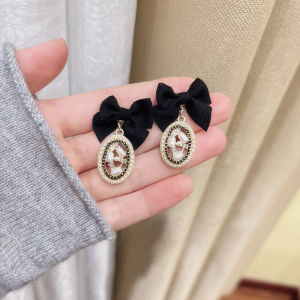 Retro Baroque Pearl Earrings Luxury Sensation Autumn Winter Butterfly Knot Ear Cuff Elegant Fashion Jewelry for Women