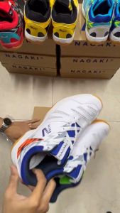 Giày cầu lông Nagaki Karyu nam nữ chính hãng màu vàng tặng tất dệt kim không mùi - Đế đã khâu độ bền cao chơi sân bê tông tốt