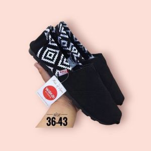 Sepatu slip-on wakai kombinasi batik