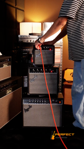 แอมป์กีตาร์ไฟฟ้า KAZUKI KA-25 25 วัตต์ เสียบไมค์ได้