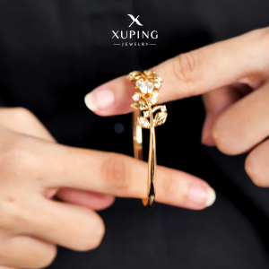 Xuping Gelang Bangle Fashion Wanita Emas Motif Daun 0131240703