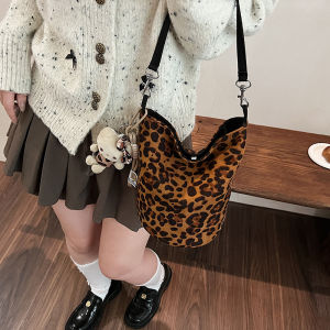 Special-Interest Design Leopard Print Bag Female 2024 Fall and Winter New Arrival Trendy Fashion All-Match Bucket Bag out Western Style Small Square Bag