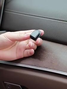 Giá Đỡ Đồ Dùng Ô Tô Mini - Móc Treo Tường Bảng Điều Khiển Tự Dính Cho Cáp USB Tai Nghe Chìa Khóa Phụ Kiện Ô Tô Đồ Dùng Nội Thất Vật Dụng Sắp Xếp